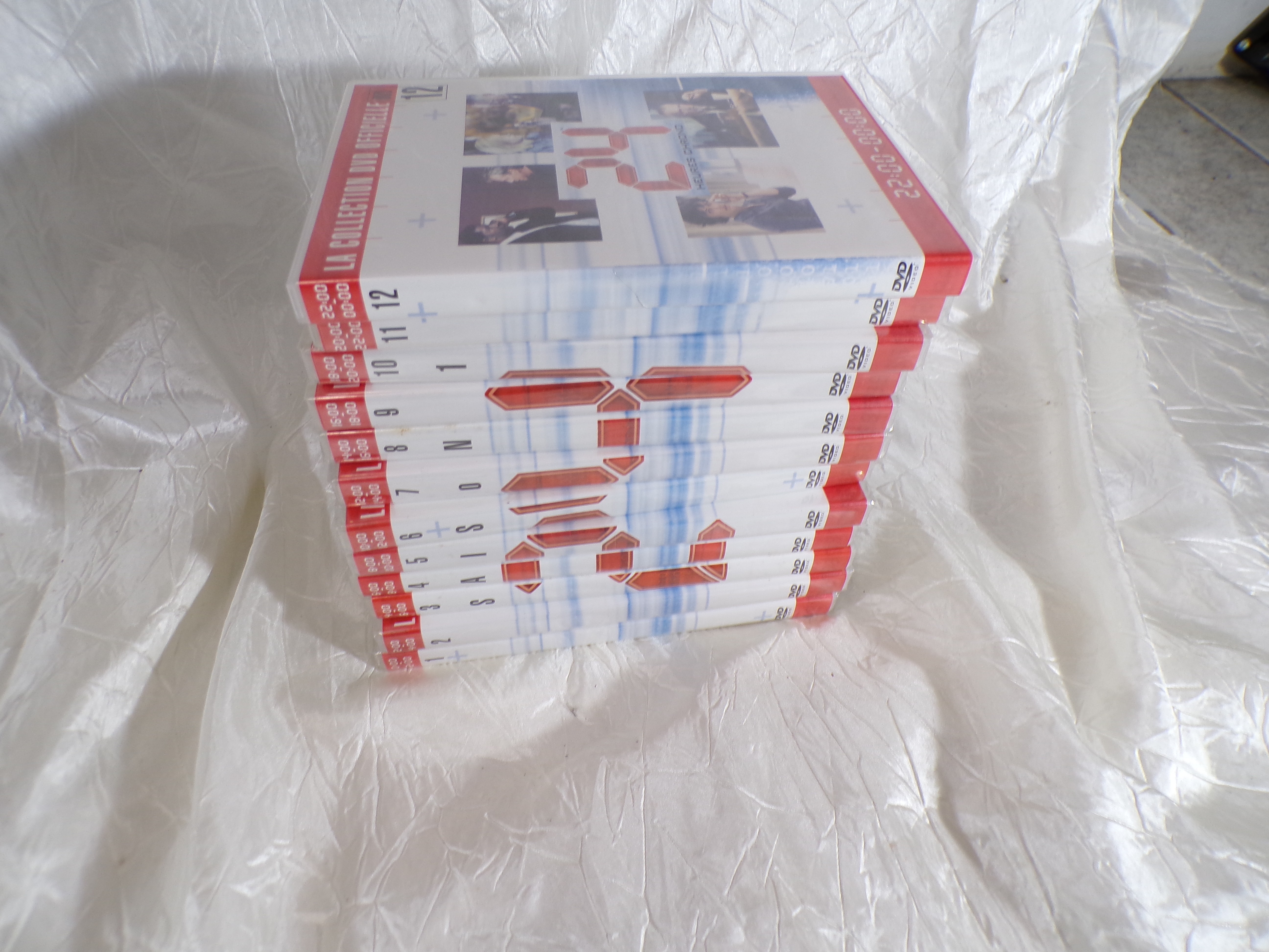 Voir photo 2 de DVD 24 Heures Chrono "Saison 1" DVD 24 Heures Chrono "Saison 1" Comme neuf - Vue 2 -